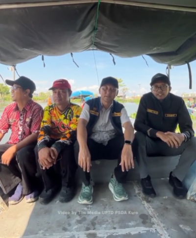 Foto: KERJA BAKTI PEMBERSIHAN PENGHALANG AIR DI KALI BLAWI WILAYAH KARANGBINANGUN
