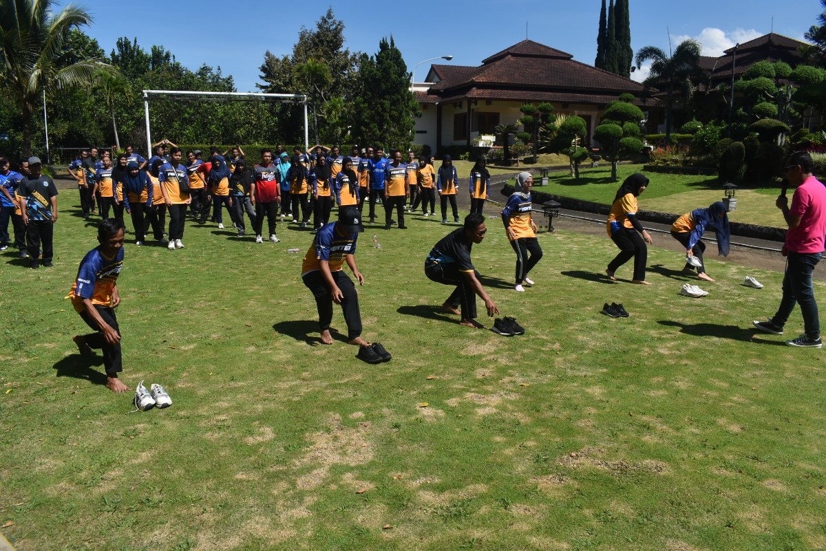 Foto: Seru dan Penuh Kebersamaan, SDABK Lamongan Gelar Fun Game Tingkatkan Soliditas Pegawai