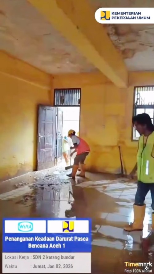 Foto: Kegiatan pembersihan pascabanjir dilakukan di beberapa fasilitas pendidikan, seperti TK Kajari, SDN 2 Karang Bundar, dan SMP Negeri 1 Kuala Simpang