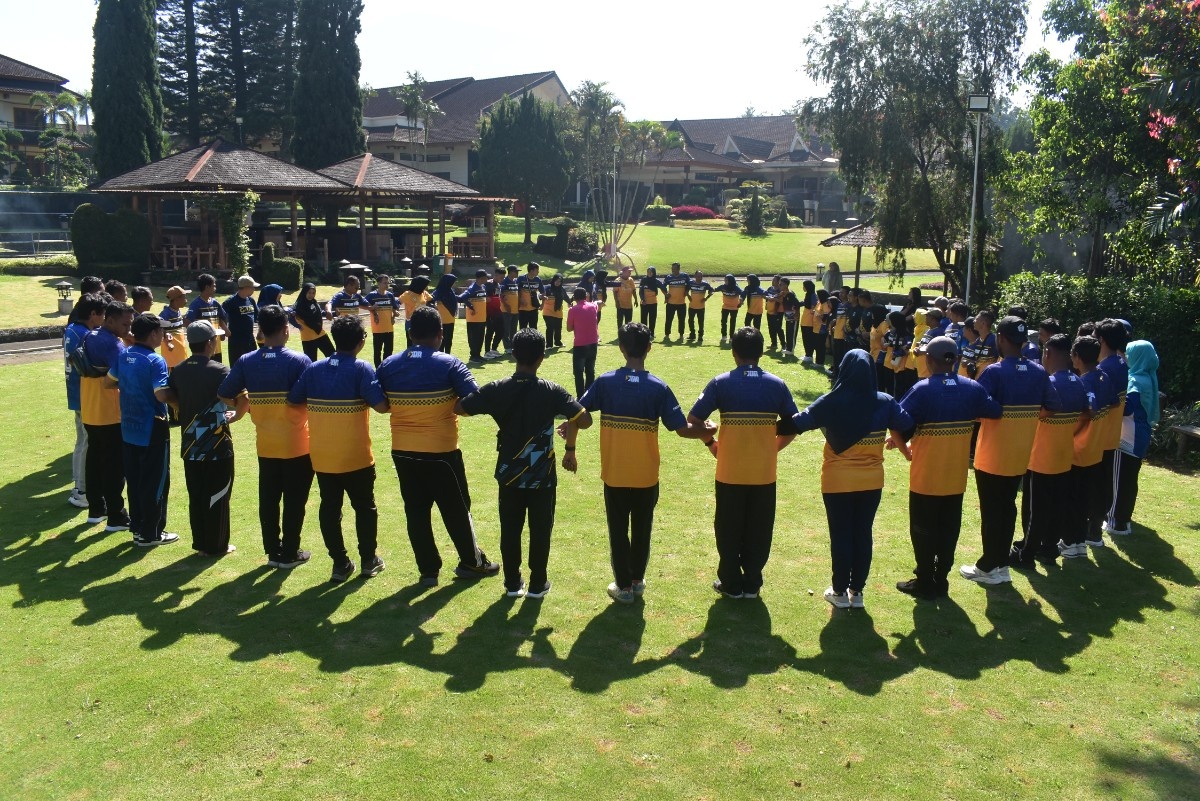 Foto: Seru dan Penuh Kebersamaan, SDABK Lamongan Gelar Fun Game Tingkatkan Soliditas Pegawai