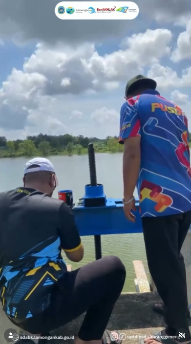 Foto: UPTD PSDA Karanggeneng Laksanakan Perawatan Pintu Air D.I. Waduk Sumurgung