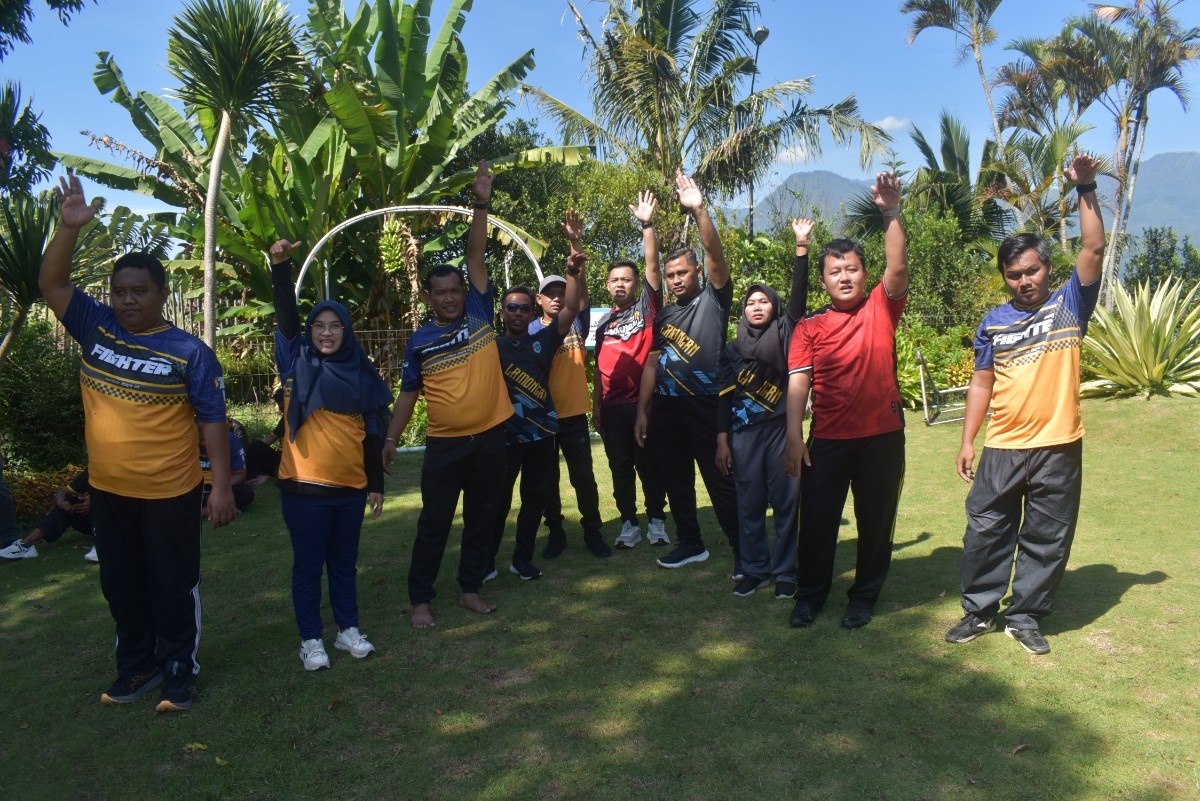 Foto: Seru dan Penuh Kebersamaan, SDABK Lamongan Gelar Fun Game Tingkatkan Soliditas Pegawai