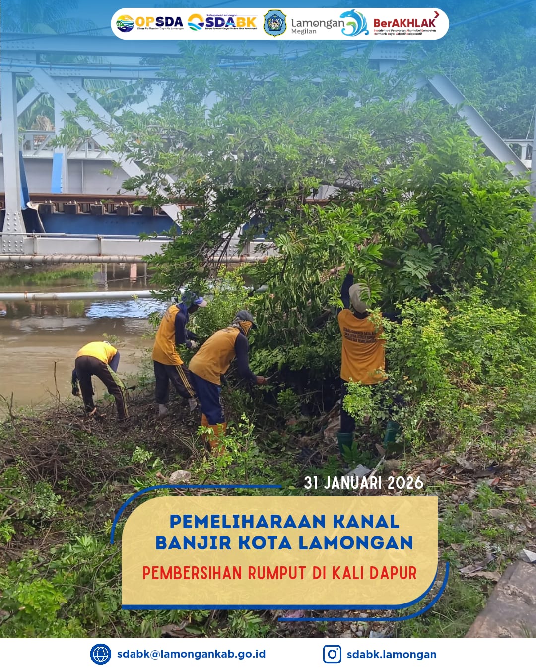 Foto: PEMELIHARAAN KANAL BANJIR KOTA LAMONGAN