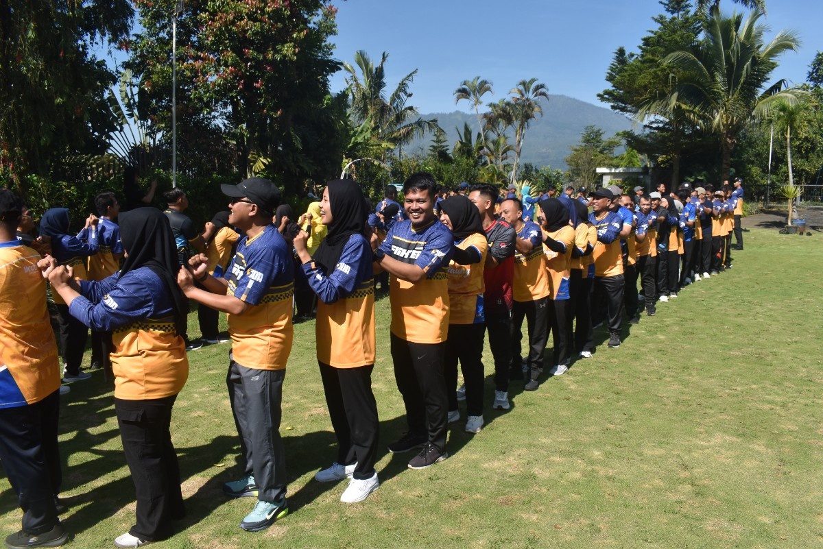 Foto: Seru dan Penuh Kebersamaan, SDABK Lamongan Gelar Fun Game Tingkatkan Soliditas Pegawai