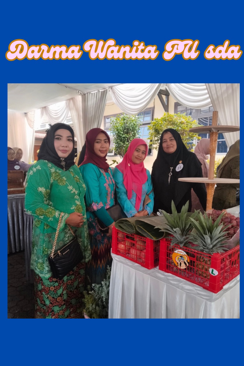 Lomba Merangkai Bunga dan Buah Dharma Wanita Pusda