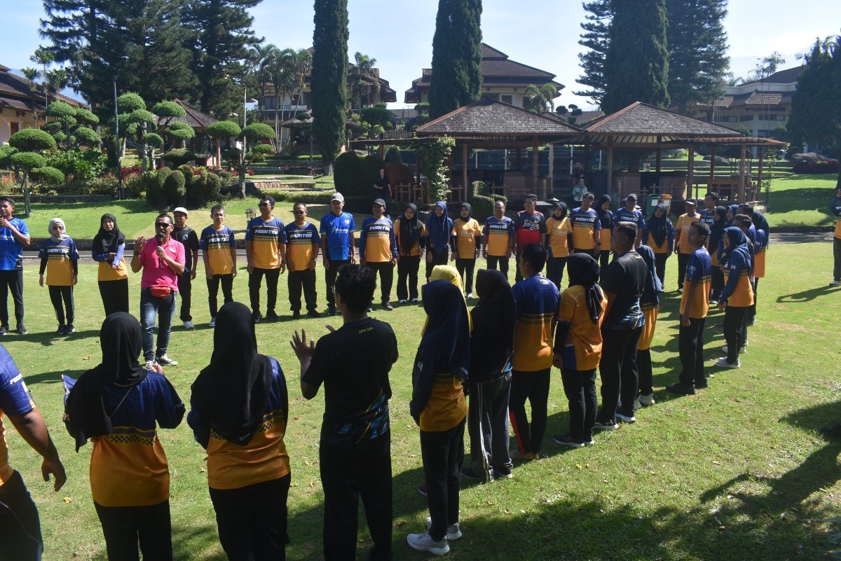 Foto: Seru dan Penuh Kebersamaan, SDABK Lamongan Gelar Fun Game Tingkatkan Soliditas Pegawai