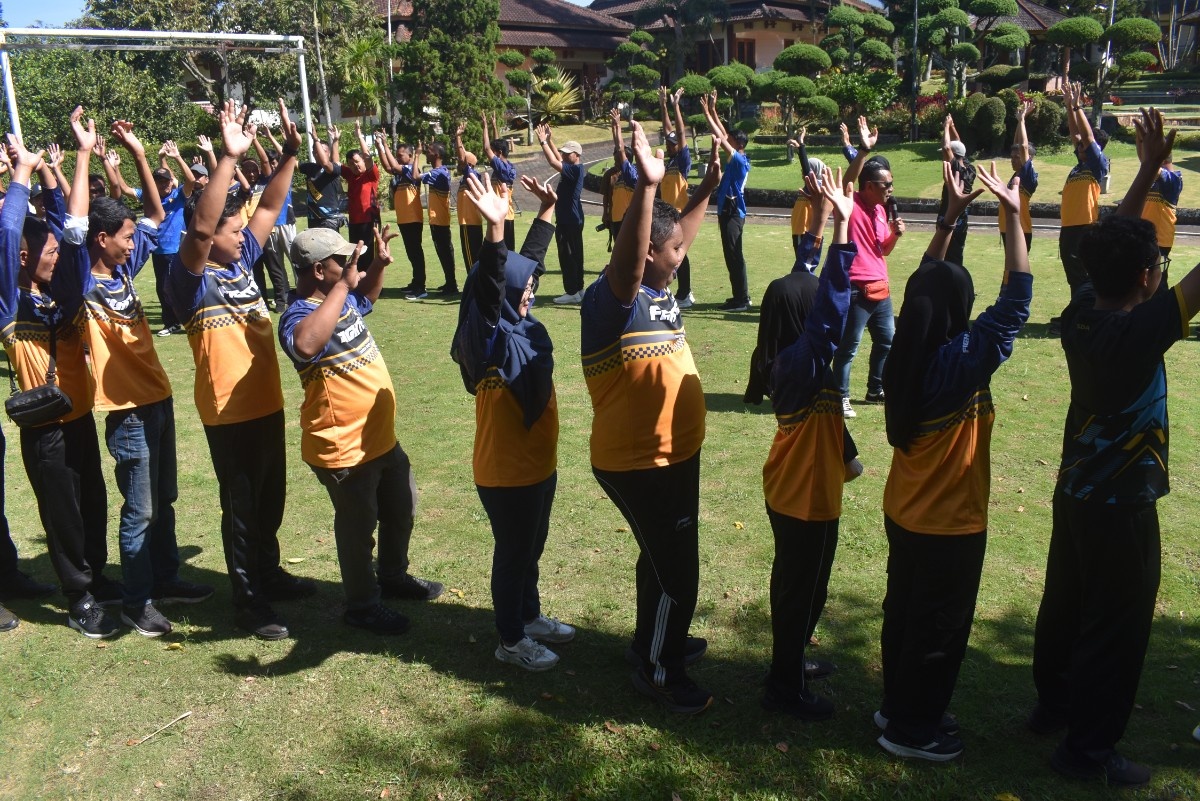 Foto: Seru dan Penuh Kebersamaan, SDABK Lamongan Gelar Fun Game Tingkatkan Soliditas Pegawai