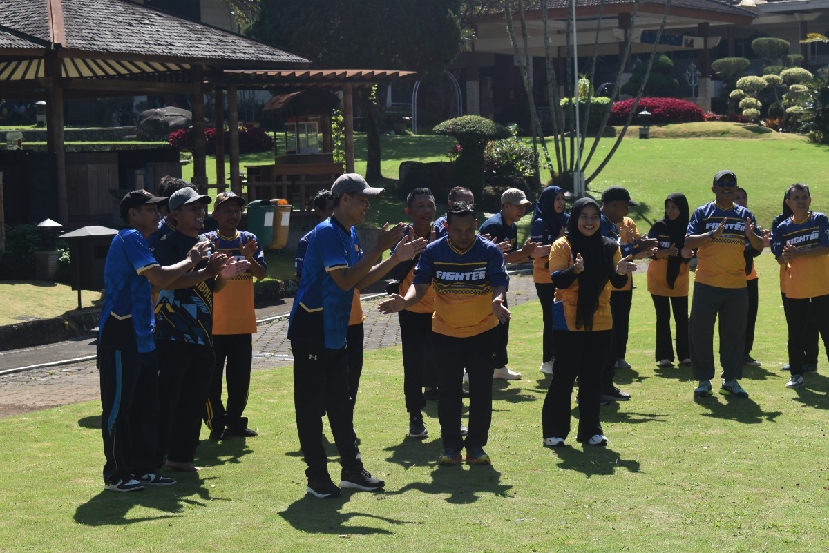 Foto: Seru dan Penuh Kebersamaan, SDABK Lamongan Gelar Fun Game Tingkatkan Soliditas Pegawai