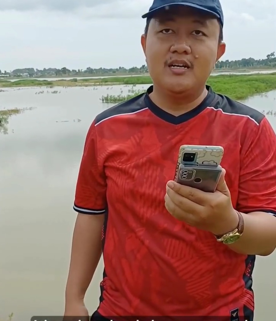 Foto: Kerja Bakti Penanggulangan Tanggul yang Mengalami selending