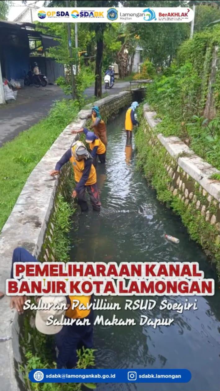 Foto: PEMELIHARAAN KANAL BANJIR KOTA LAMONGAN