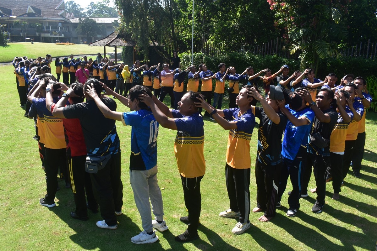 Foto: Seru dan Penuh Kebersamaan, SDABK Lamongan Gelar Fun Game Tingkatkan Soliditas Pegawai