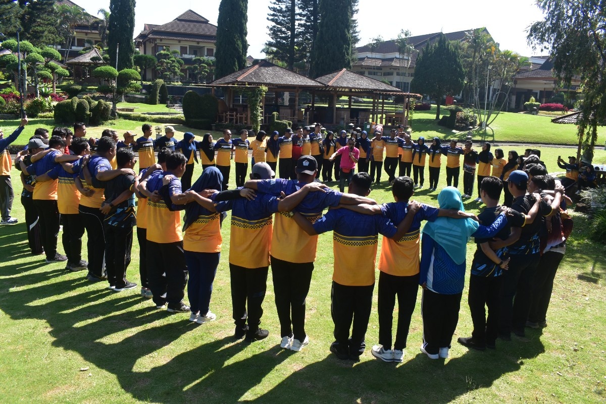 Foto: Seru dan Penuh Kebersamaan, SDABK Lamongan Gelar Fun Game Tingkatkan Soliditas Pegawai