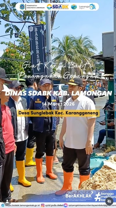 Foto: Kerja bakti penanganan genangan air di jalan Propinsi Desa Sungelebak