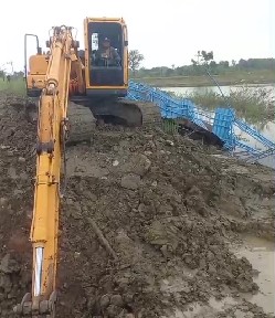 Foto: Penanganan Bocoran Tanggul di Waduk Rancang