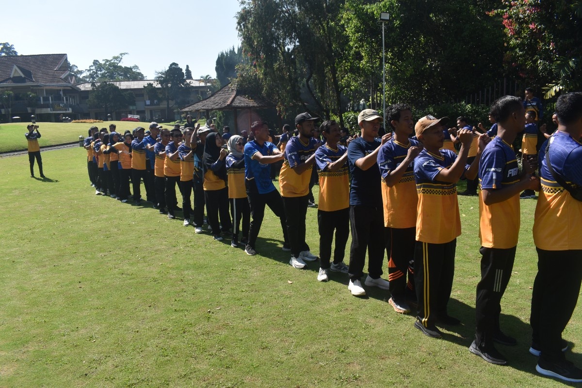 Foto: Seru dan Penuh Kebersamaan, SDABK Lamongan Gelar Fun Game Tingkatkan Soliditas Pegawai