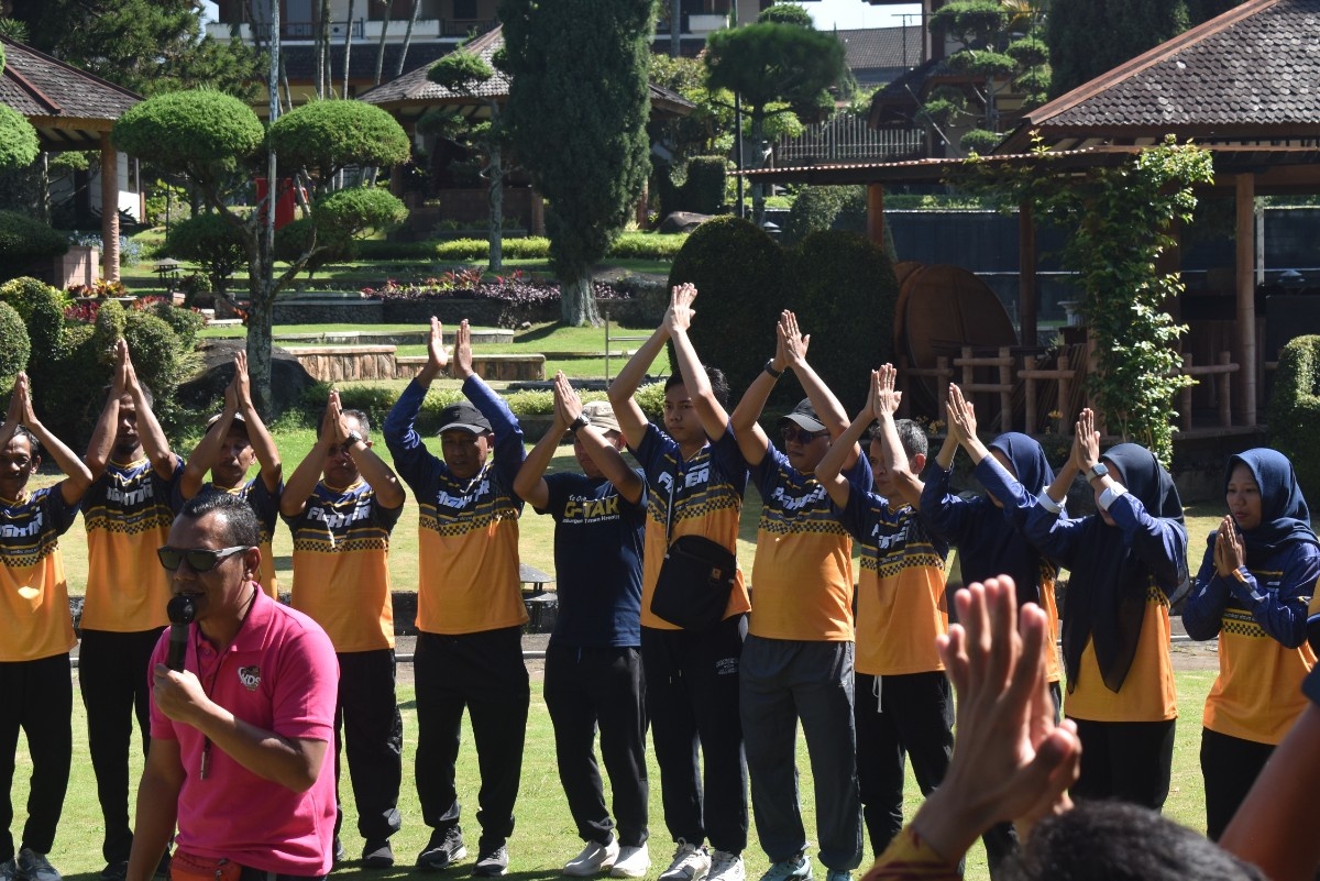 Foto: Seru dan Penuh Kebersamaan, SDABK Lamongan Gelar Fun Game Tingkatkan Soliditas Pegawai