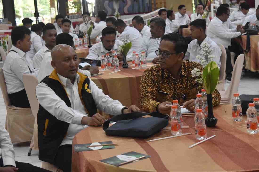 Foto: KEHANGATAN KEBERSAMAAN SELURUH ASN DINAS SUMBER DAYA AIR DAN BINA KONSTRUKSI DALAM ACARA BIMTEK