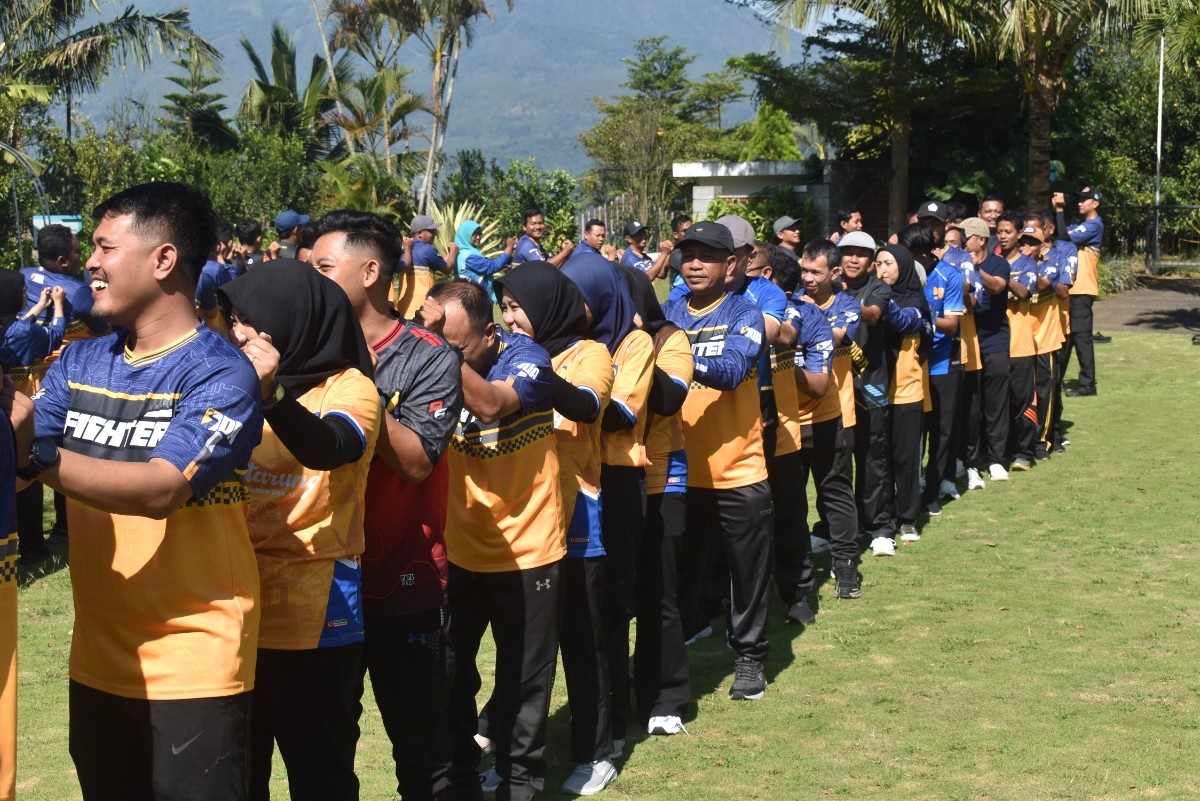 Foto: Seru dan Penuh Kebersamaan, SDABK Lamongan Gelar Fun Game Tingkatkan Soliditas Pegawai