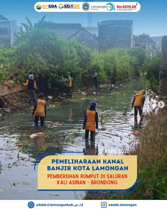 Foto: Pemeliharaan Kanal Banjir Kota Lamongan di Saluran Kali Asinan - Brondong Kabupaten Lamongan
