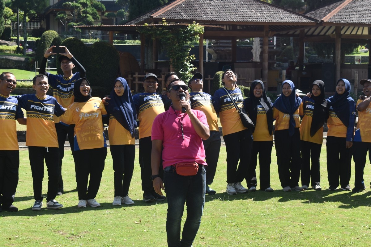 Foto: Seru dan Penuh Kebersamaan, SDABK Lamongan Gelar Fun Game Tingkatkan Soliditas Pegawai