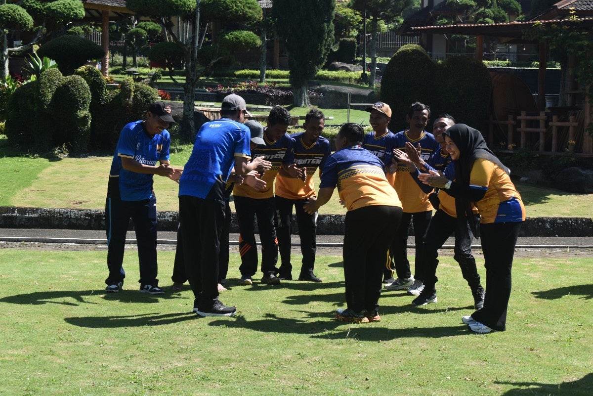 Foto: Seru dan Penuh Kebersamaan, SDABK Lamongan Gelar Fun Game Tingkatkan Soliditas Pegawai