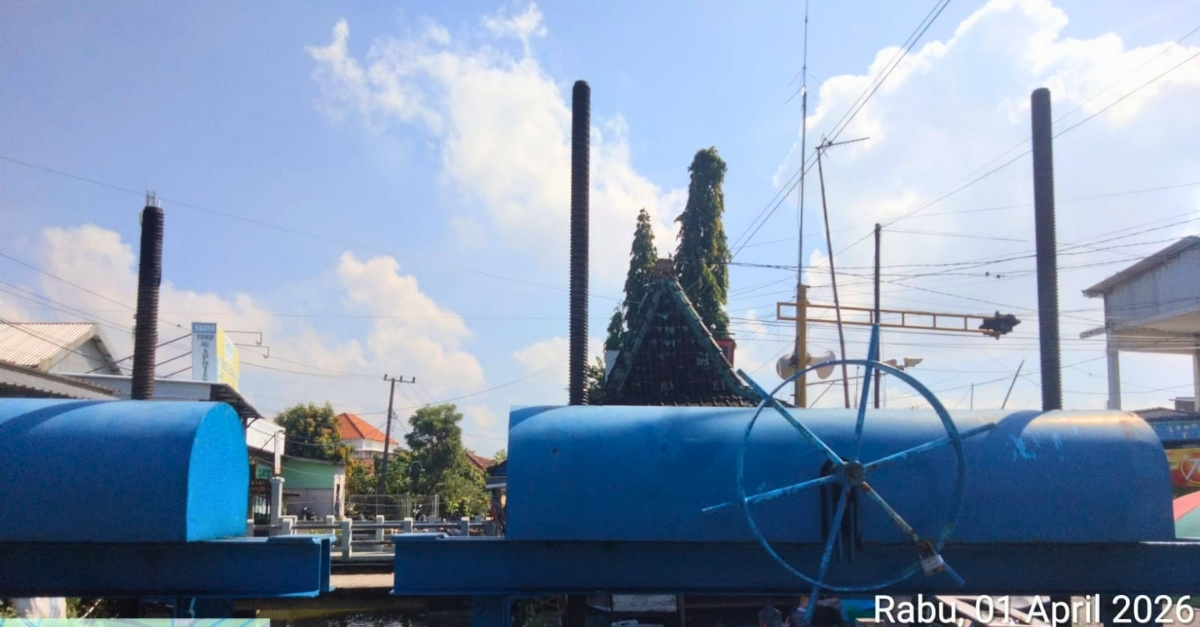 Foto: Optimalisasi Aliran Air melalui Penambahan Bukaan Pintu Air Pembagi Tunjungmekar