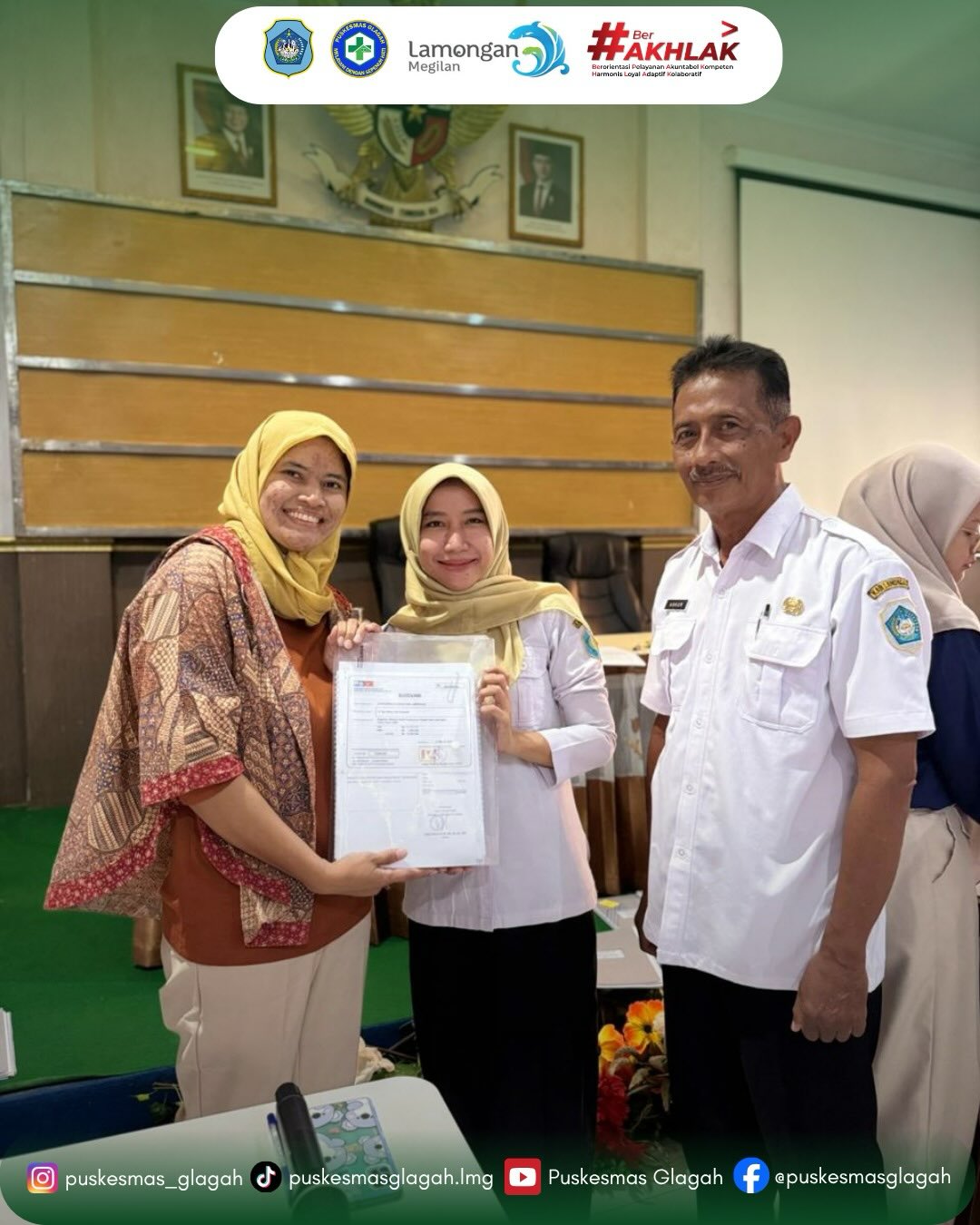 Foto: PENYERAHAN HASIL AUDIT EKSTERNAL KAP BAMBANG SUTJIPTO NGUMAR DAN REKAN ATAS LAPORAN KEUANGAN TAHUN 2025 PUSKESMAS GLAGAH