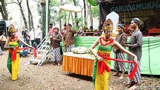 PENGEMBANGAN DESA WISATA CANDISARI KECAMATAN SAMBENG KABUPATEN LAMONGANMELALUI BRANDING DAN MEDIAONLINE
