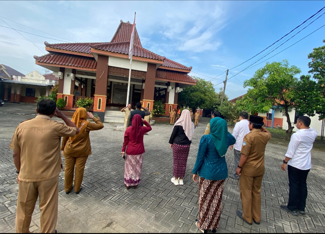 Foto: Apel Pagi Kecamatan Sarirejo