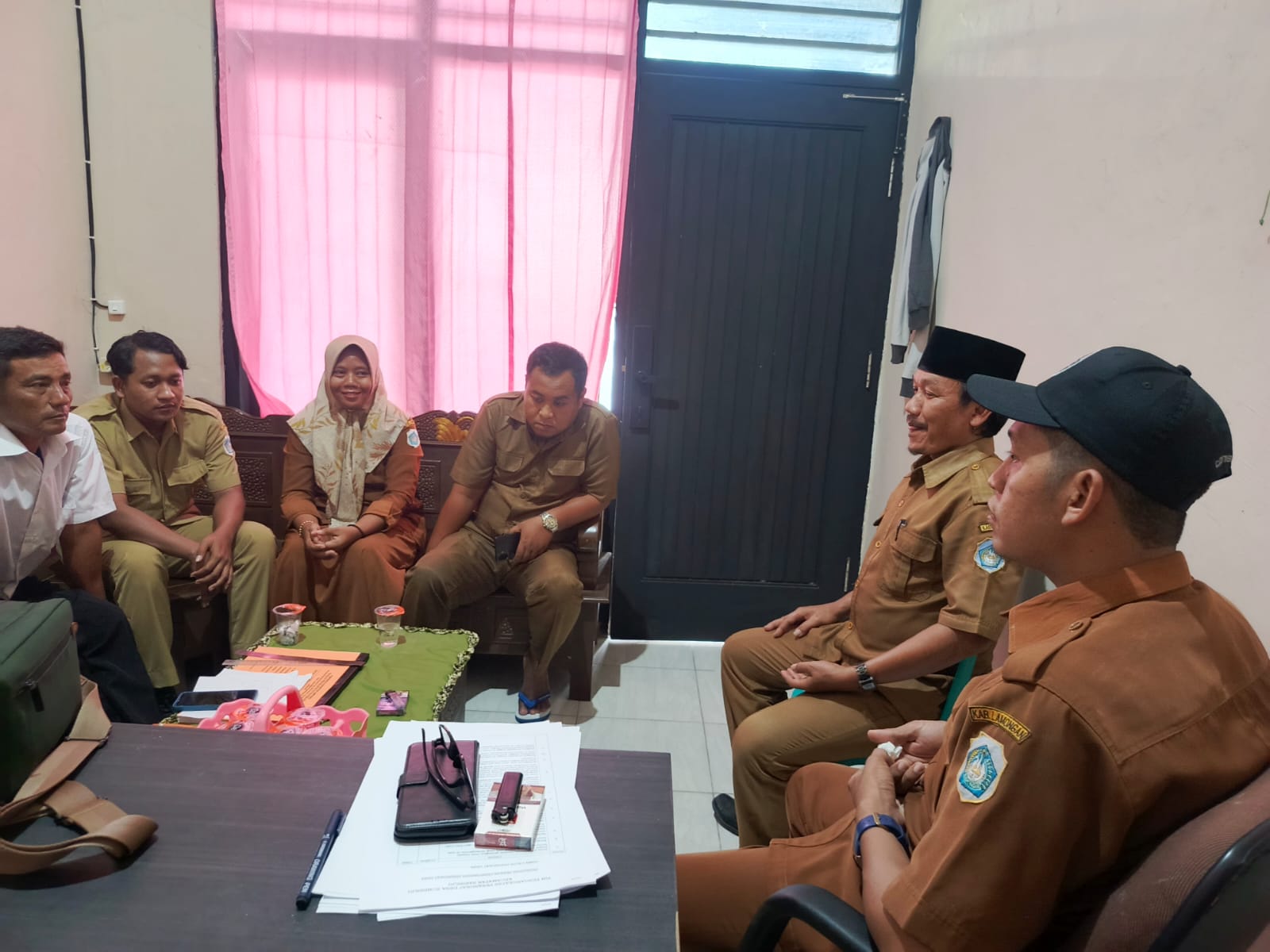 Foto: Tim dari kecamatan melaksanakan pemungutan PBB P-2 secara langsung ke desa sumberjo