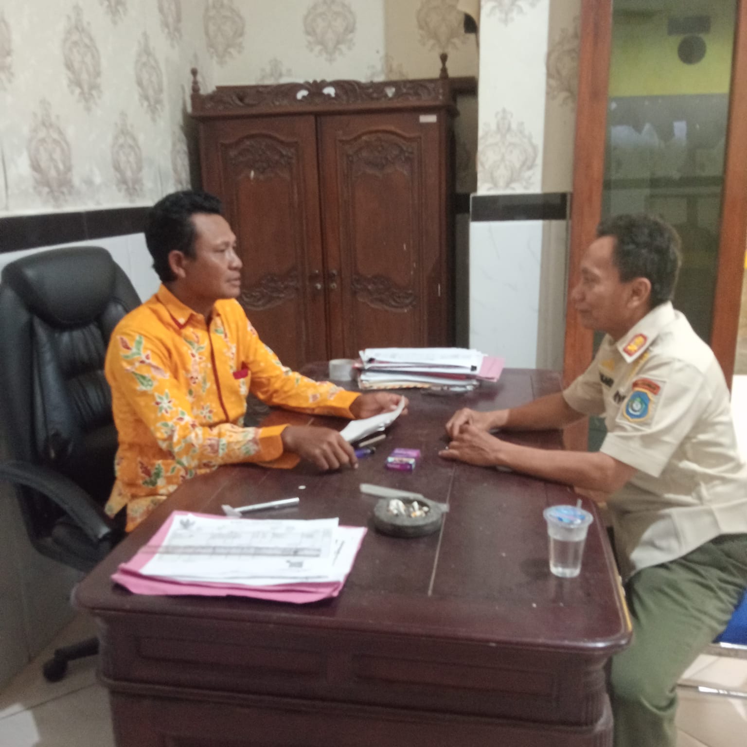 Foto: Kasi trantib koordinasi terkait PBB P-2 bersama kepala desa canggah