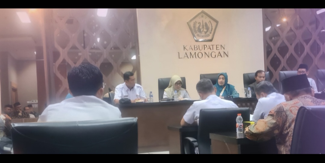 Foto: Sekretaris kecamatan sarirejo menghadiri rapat koordinasi isbat nikah