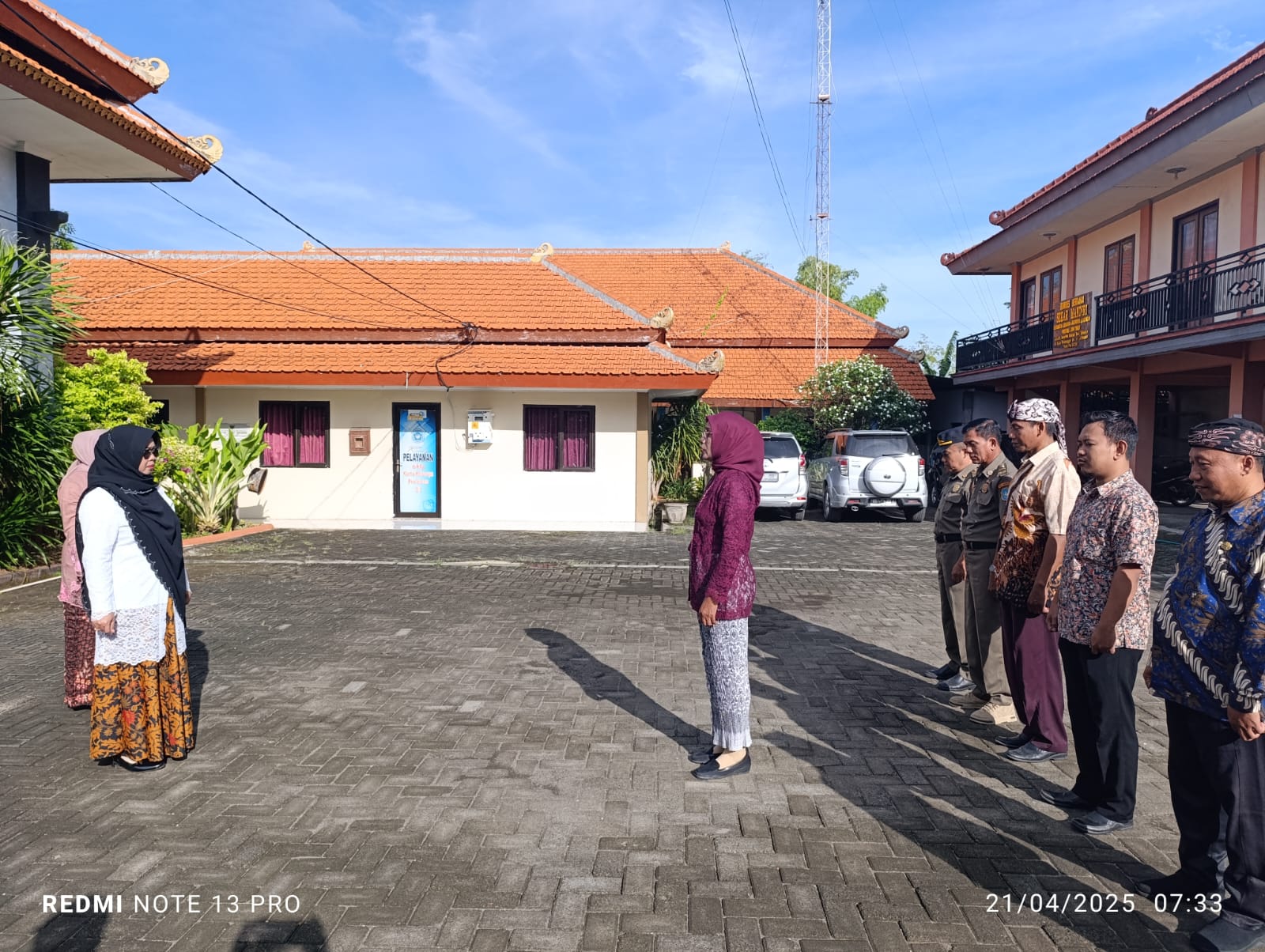 APEL PAGI MEMPERINGATI HARI KARTINI TAHUN 2025 DI KECAMATAN SEKARAN