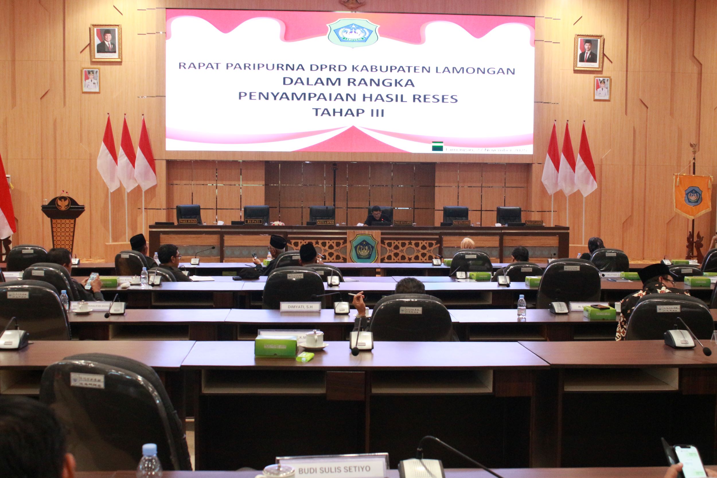 Foto: RAPAT PARIPURNA DPRD KABUPATEN LAMONGAN DALAM RANGKA PENYAMPAIAN HASIL RESES TAHAP III TAHUN 2025