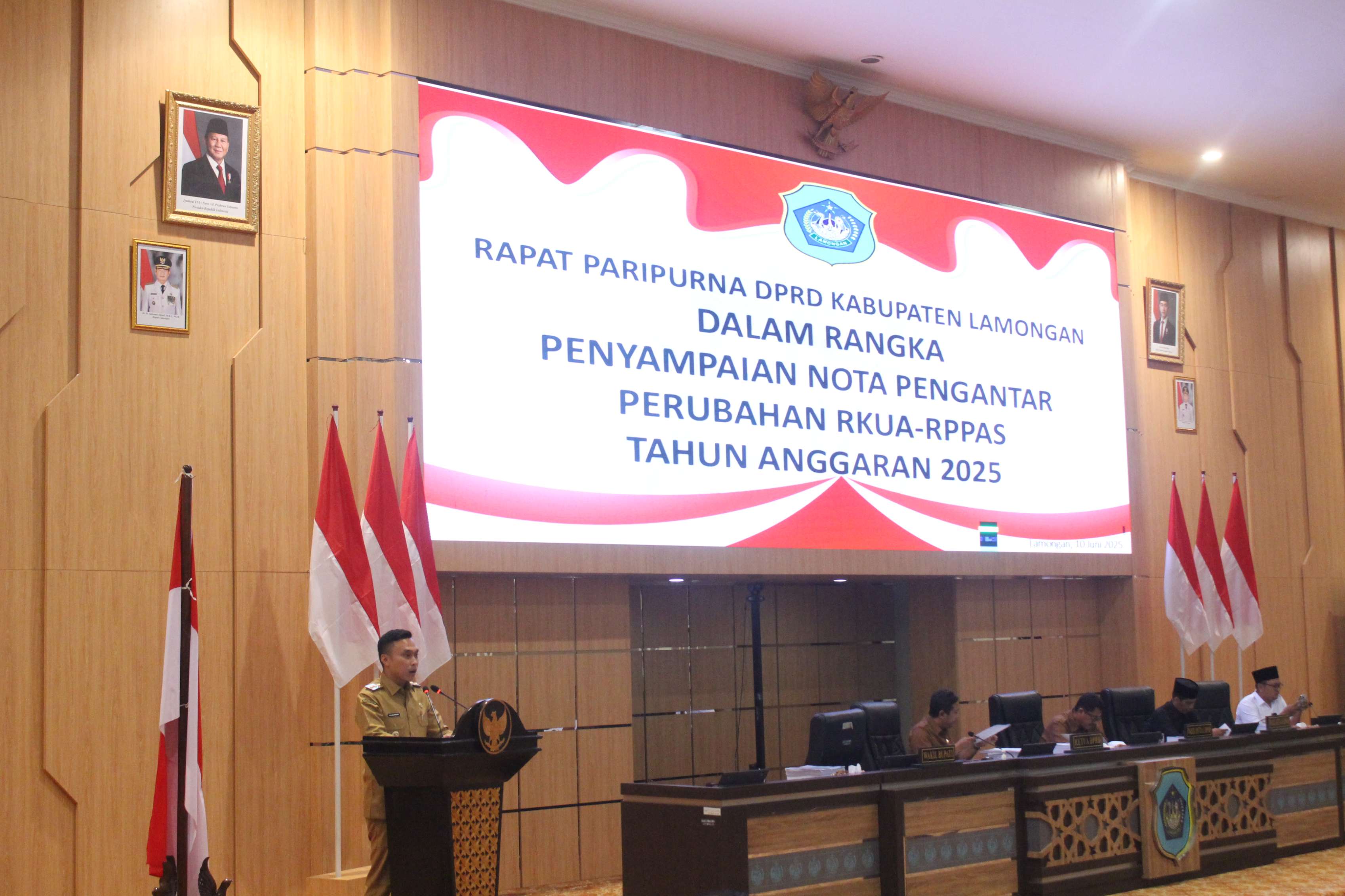 DPRD Kabupaten Lamongan menggelar Rapat Paripurna tentang Penyampaian Nota Pengantar Perubahan RKUA-RPPAS T.A 2025
