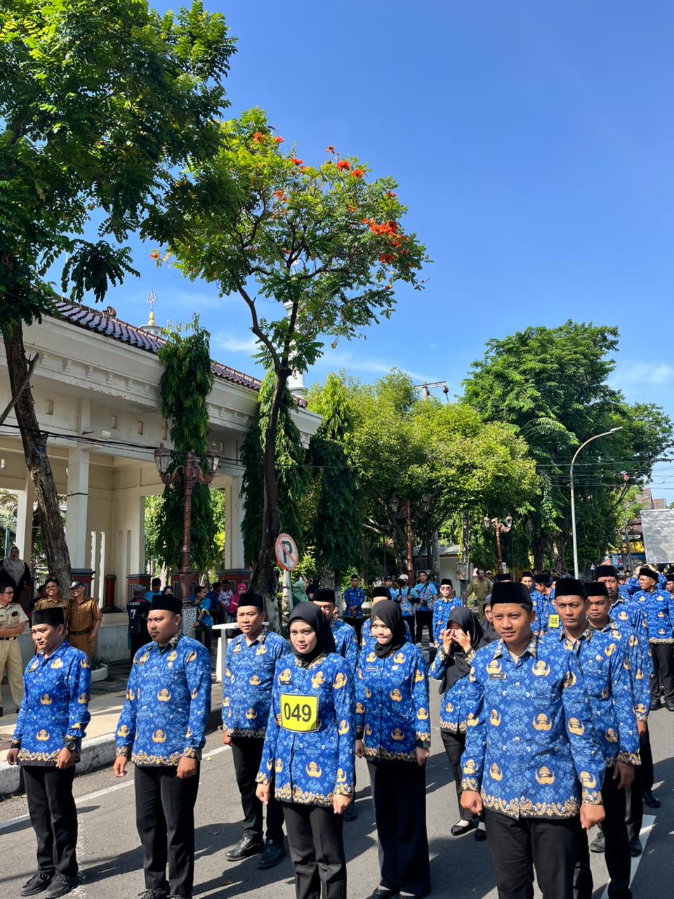 Foto: SEKRETARIAT DPRD KABUPATEN LAMONGAN IKUTI LOMBA GERAK JALAN HUT KE-54 KORPRI TAHUN 2025