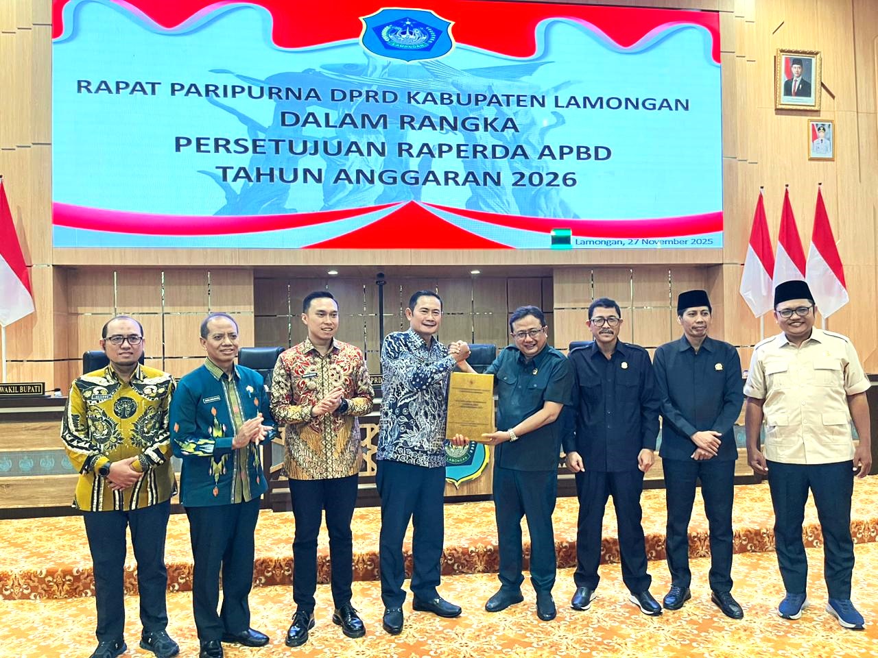 Foto: RAPAT PARIPURNA DPRD KABUPATEN LAMONGAN DALAM RANGKA PERSETUJUAN RAPERDA APBD TAHUN ANGGARAN 2026
