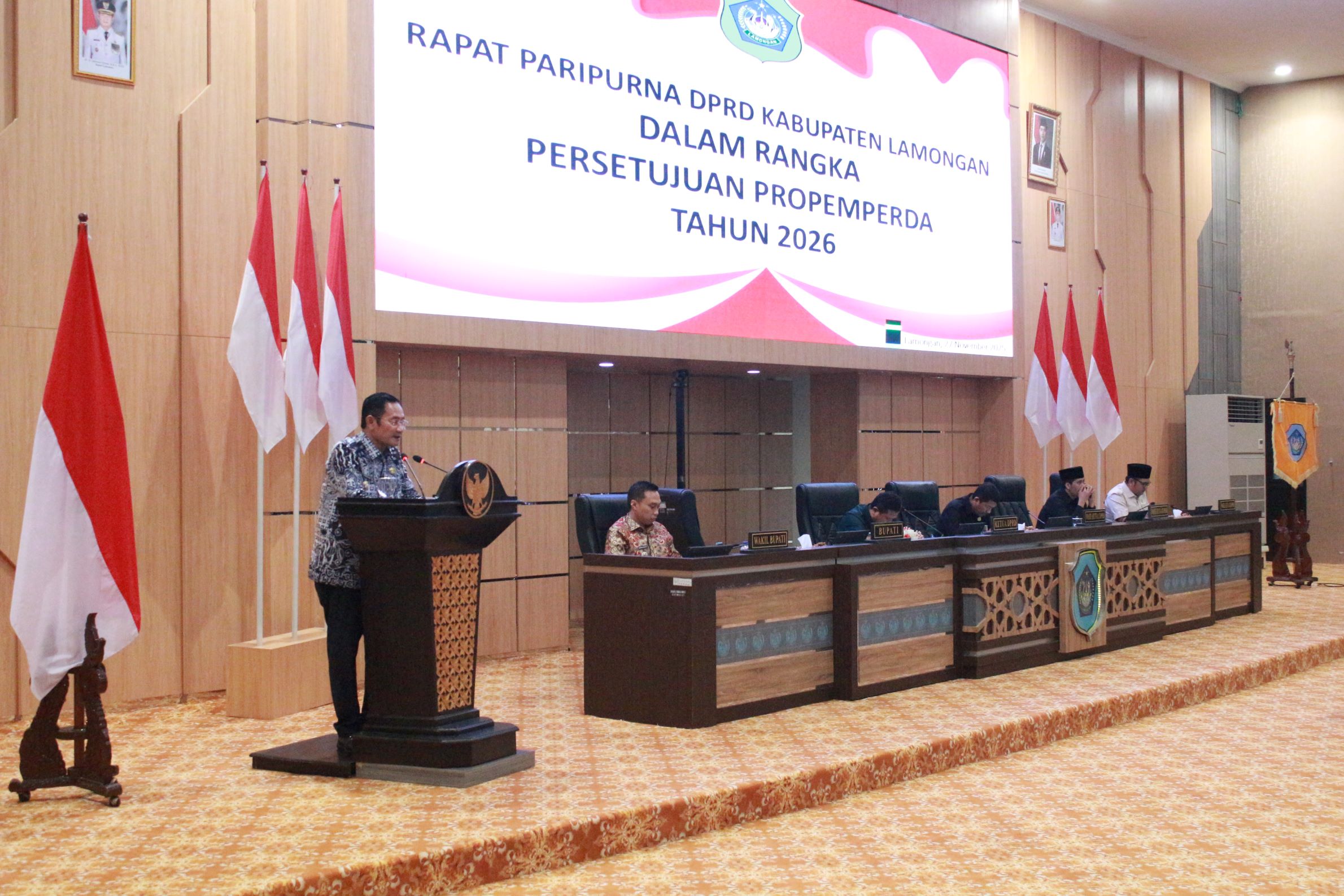 Foto: RAPAT PARIPURNA DPRD KABUPATEN LAMONGAN DALAM RANGKA PERSETUJUAN PROPEMPERDA TAHUN 2026