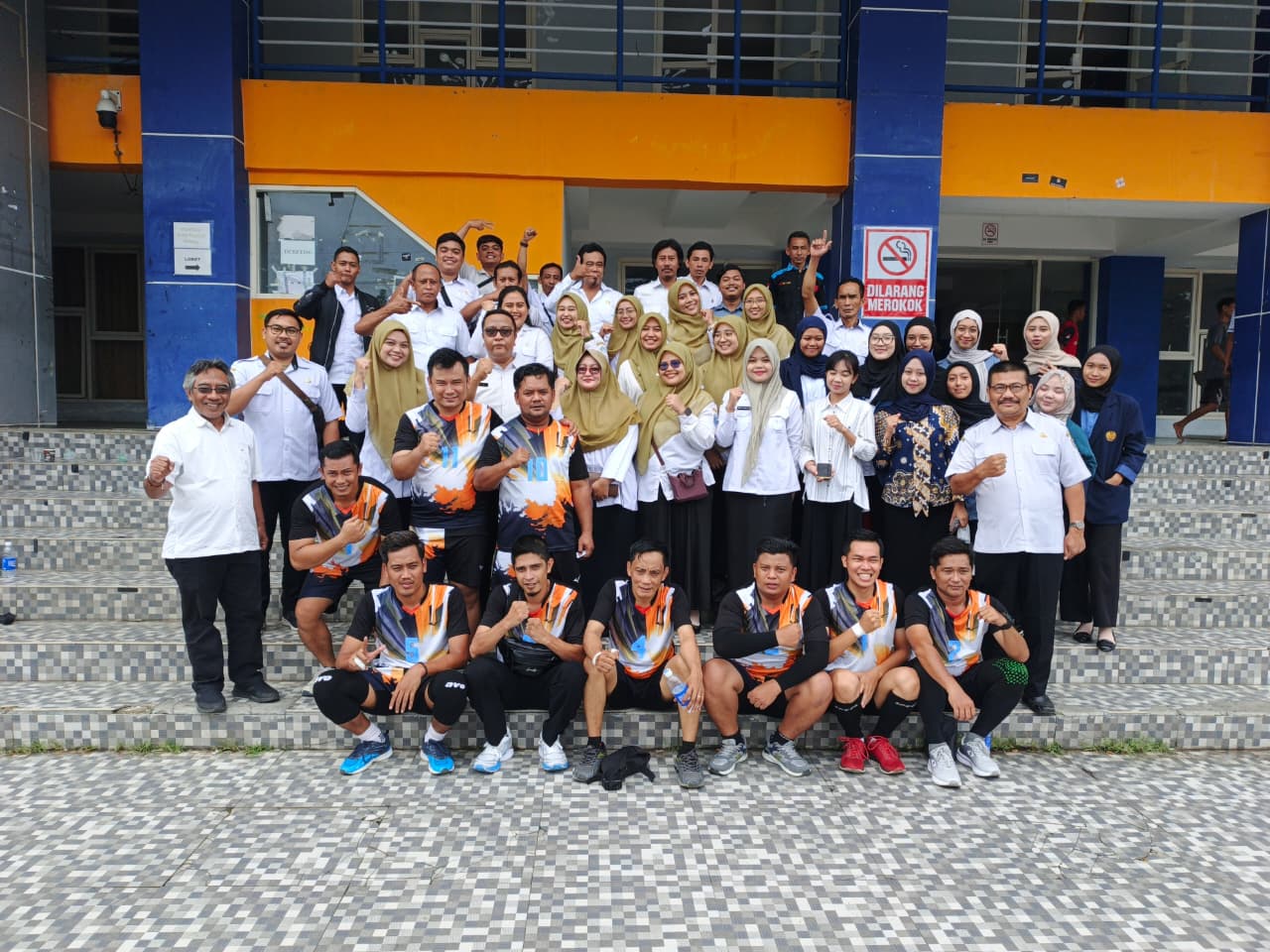 Foto: TIM BOLA VOLI PUTRA SEKRETARIAT DPRD KABUPATEN LAMONGAN BERPARTISIPASI DALAM LOMBA HUT KE-54 KORPRI TAHUN 2025