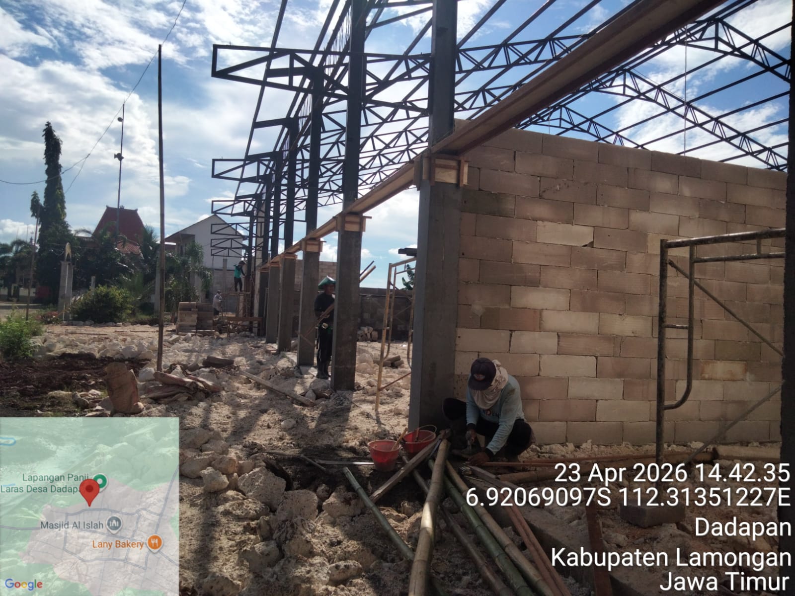 Foto: Progres Pembangunan Gerai KDKMP Desa Dadapan Kamis 23 April 2026