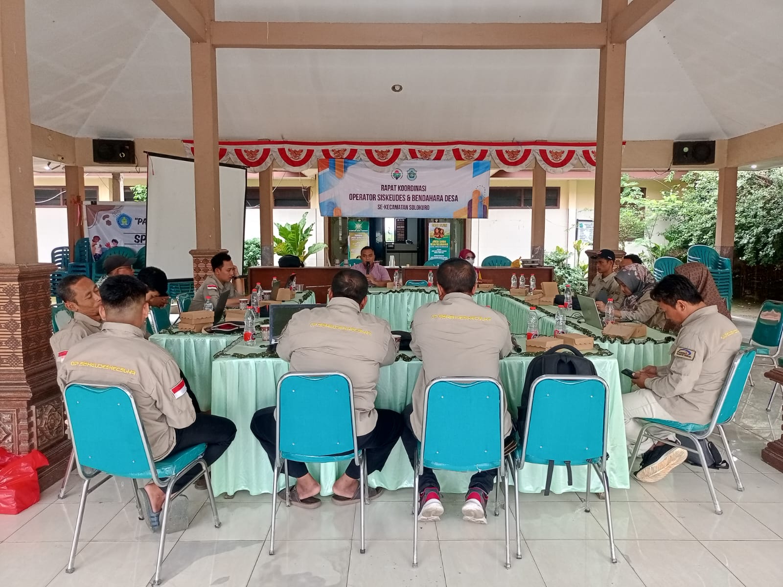 Foto: RAKOR SISKUEDES OPERATOR DESA SE KECAMATAN SOLOKURO