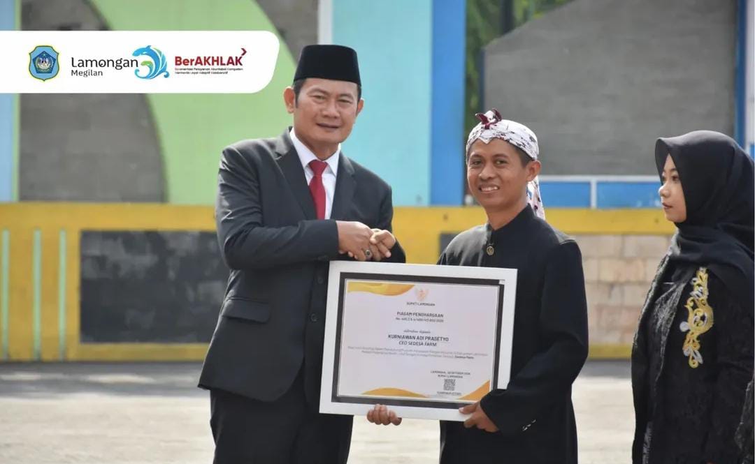 Foto: Momen Hari Sumpah Pemuda ,Kurniawan Adi Prasetyo Pemuda Asal Desa Solokuro mendapat Penghargaan dari Bupati Lamongan