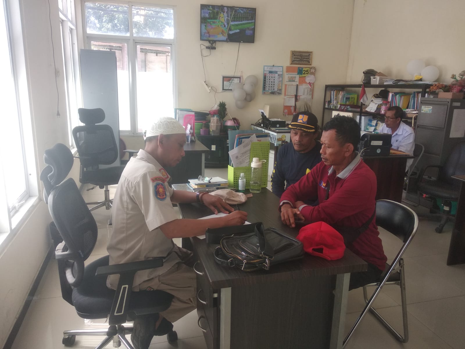 Foto: Antisipasi Pohon Tumbang