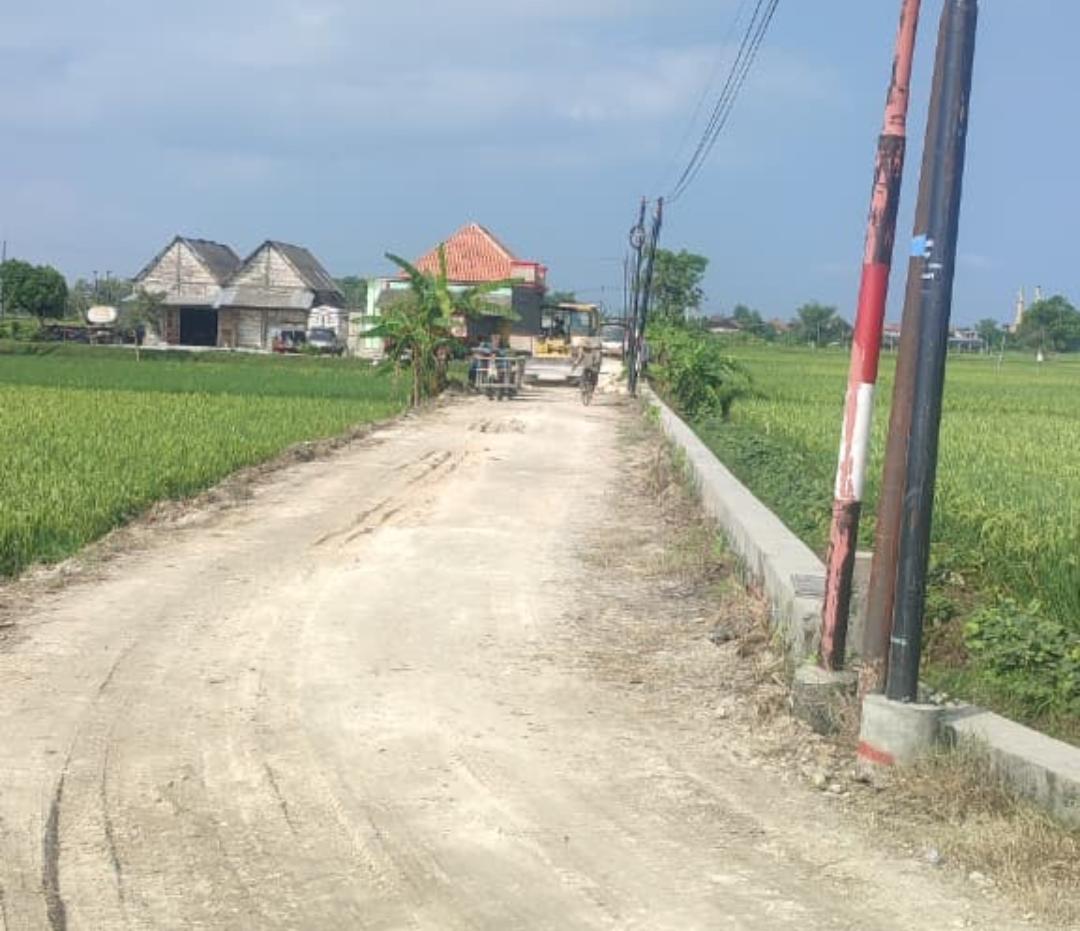 Foto: Pembangunan Jalan Poros Lebakadi - Warukulon