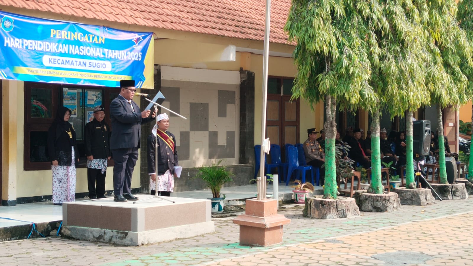 Upacara Peringatan Hardiknas
