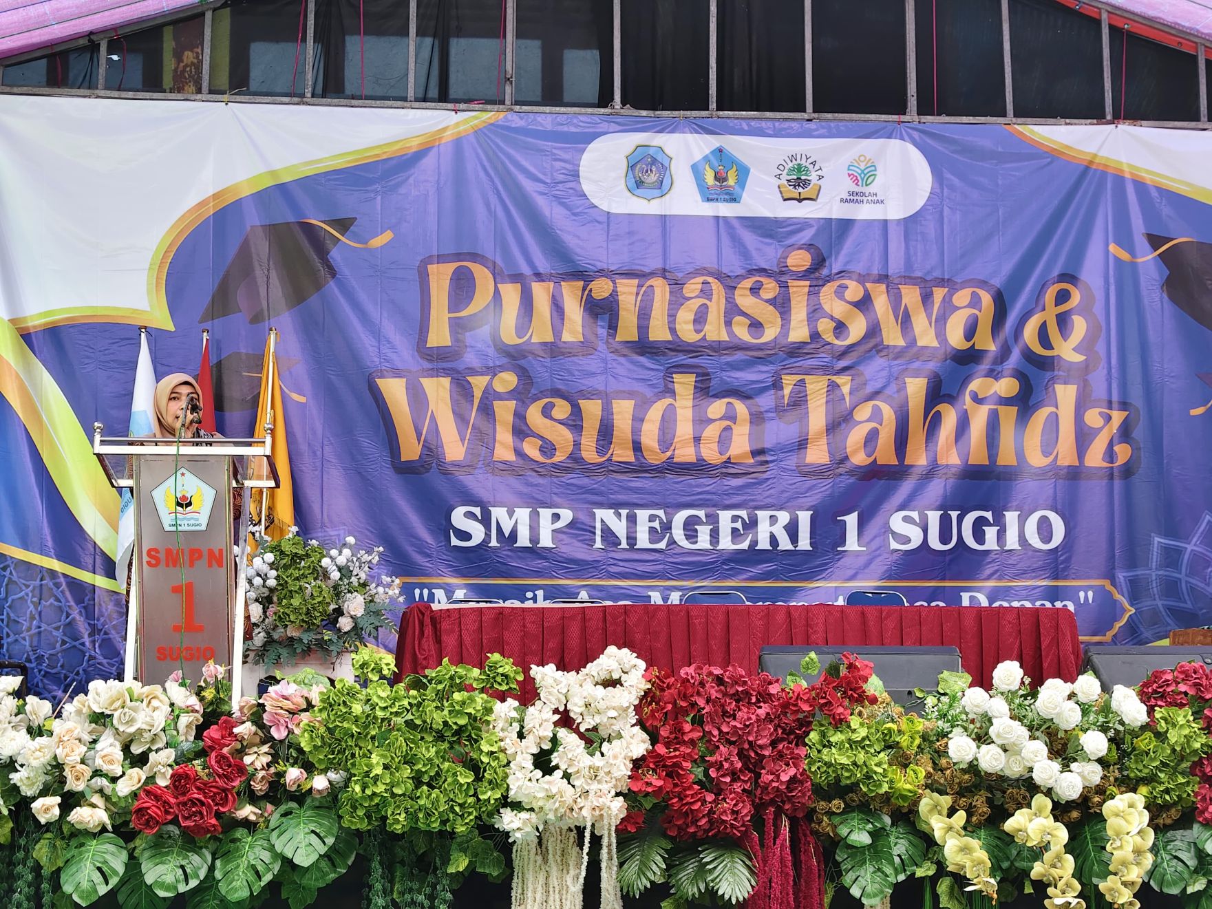 Foto: Wisuda Purna Siswa SMP Negeri 1 Sugio Tahun Pelajaran 2025/2026