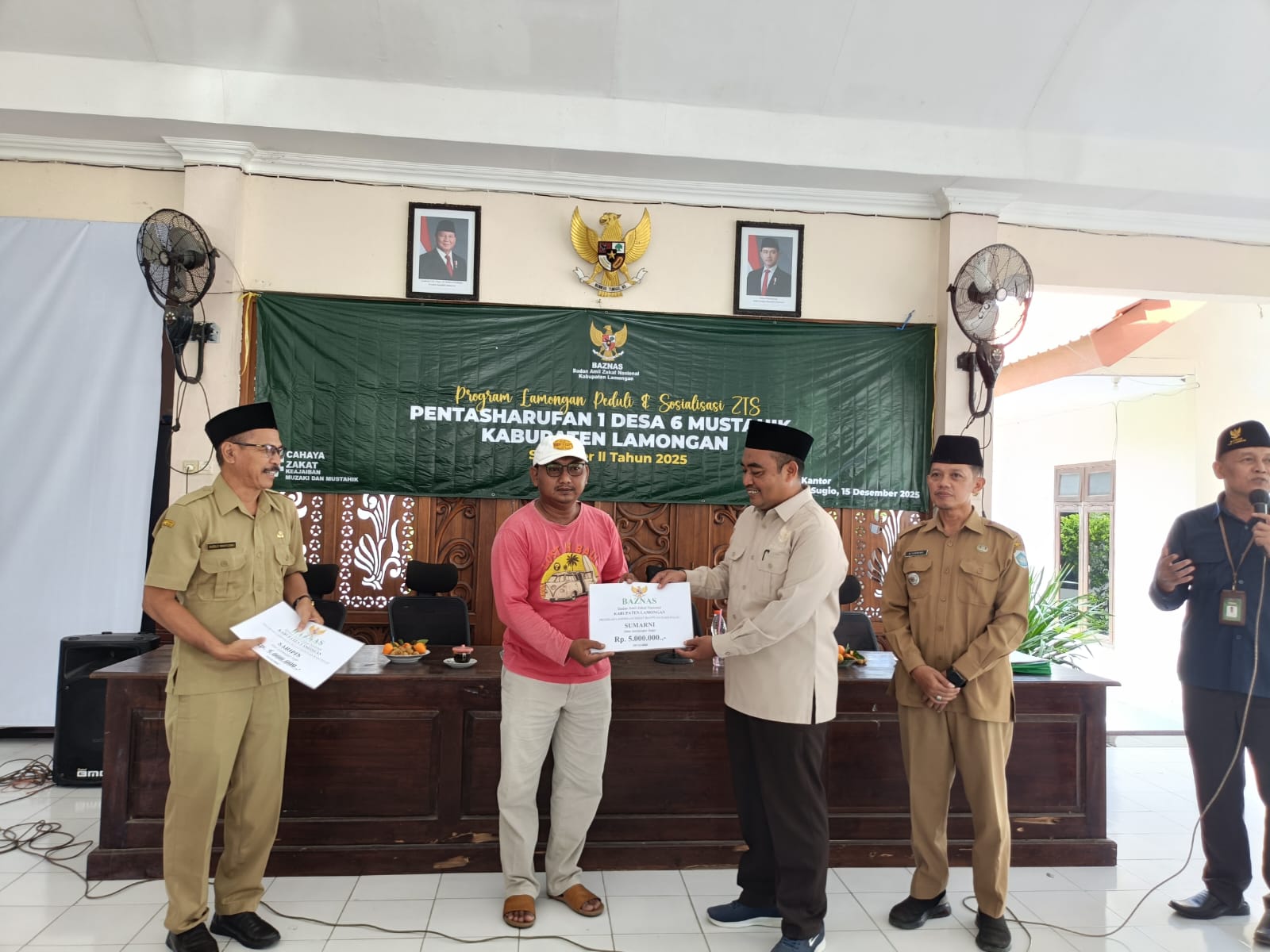 Foto: Penyaluran Bantuan Kaki Palsu oleh Baznas