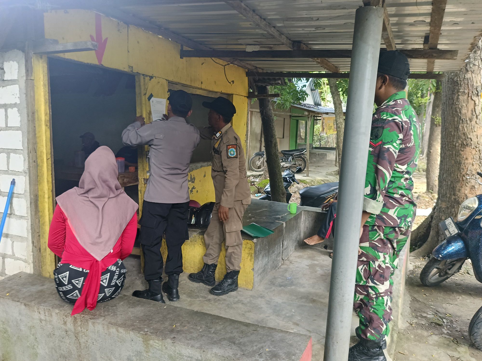 Foto: Himbauan Penutupan Warung