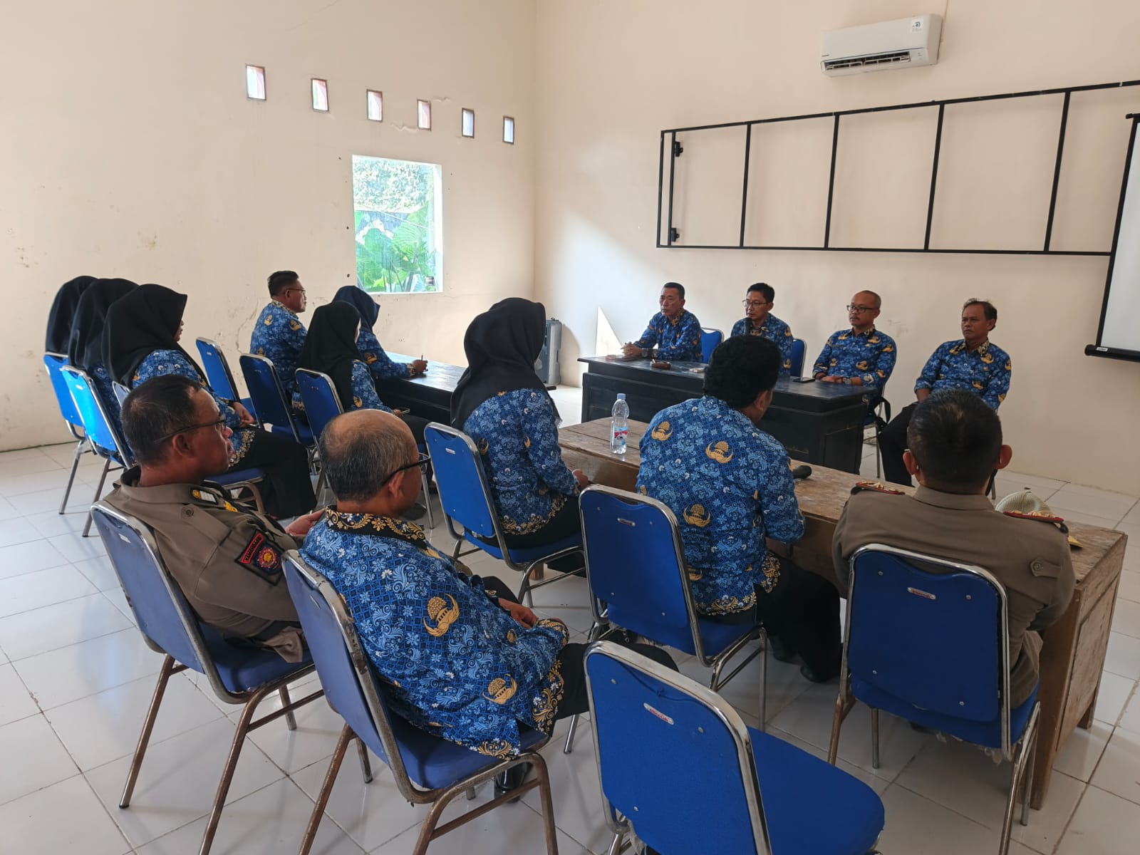 Rapat Staf Kantor Kecamatan Sukorame
