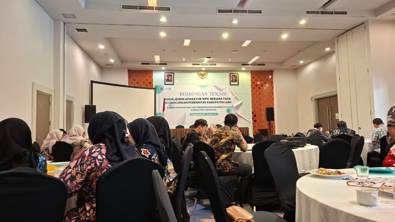 Mengikuti acara bimtek manajemen ASN